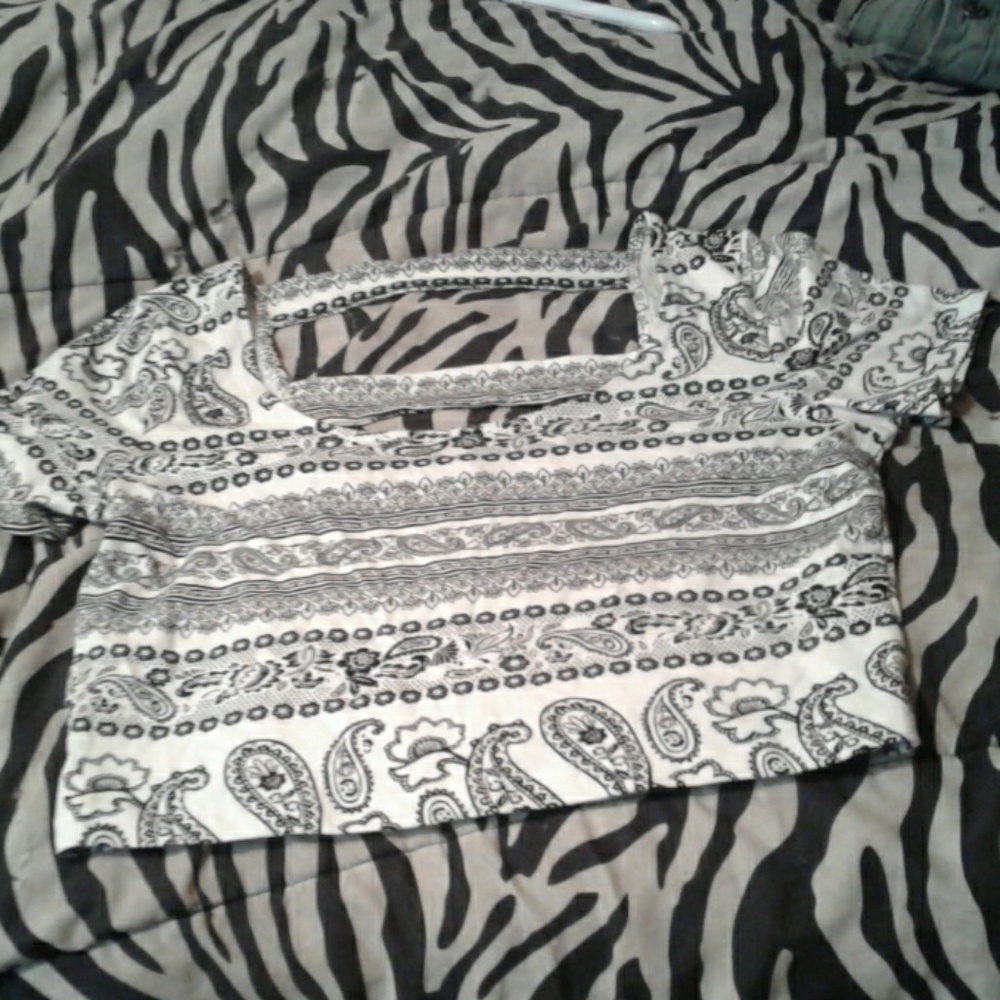 Bandana style belly shirt with open back